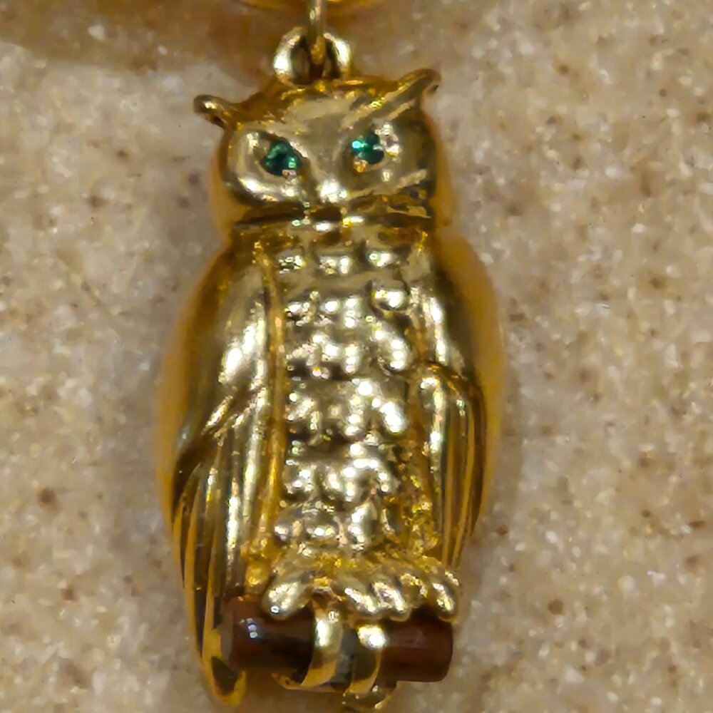 RARE VINTAGE MONICA RICH KOSANN WISDOM OWL TSAVORITE 18k GOLD CHARM PENDANT